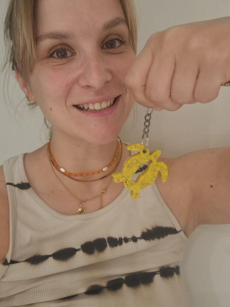 Schildkröten-Schlüsselanhänger aus 6 recycelten Plastikdeckeln